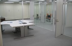 専門商社V社